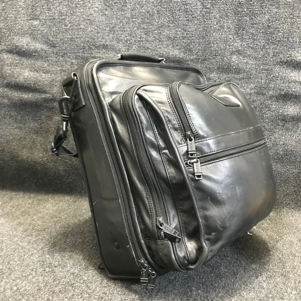TUMI‎ Black Leather Messenger Bag Adjustable Crossbody Brief Travel Business
